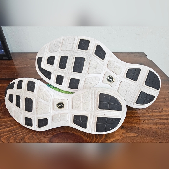 Nike Women's Lime Green W/Black & Blue Accent Sneakers/Running Shoes Size 9 - Picture 6 of 11